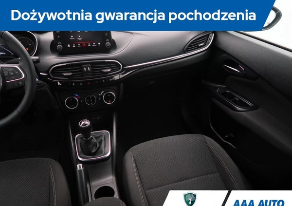 Fiat Tipo cena 57000 przebieg: 28504, rok produkcji 2021 z Gąbin małe 92